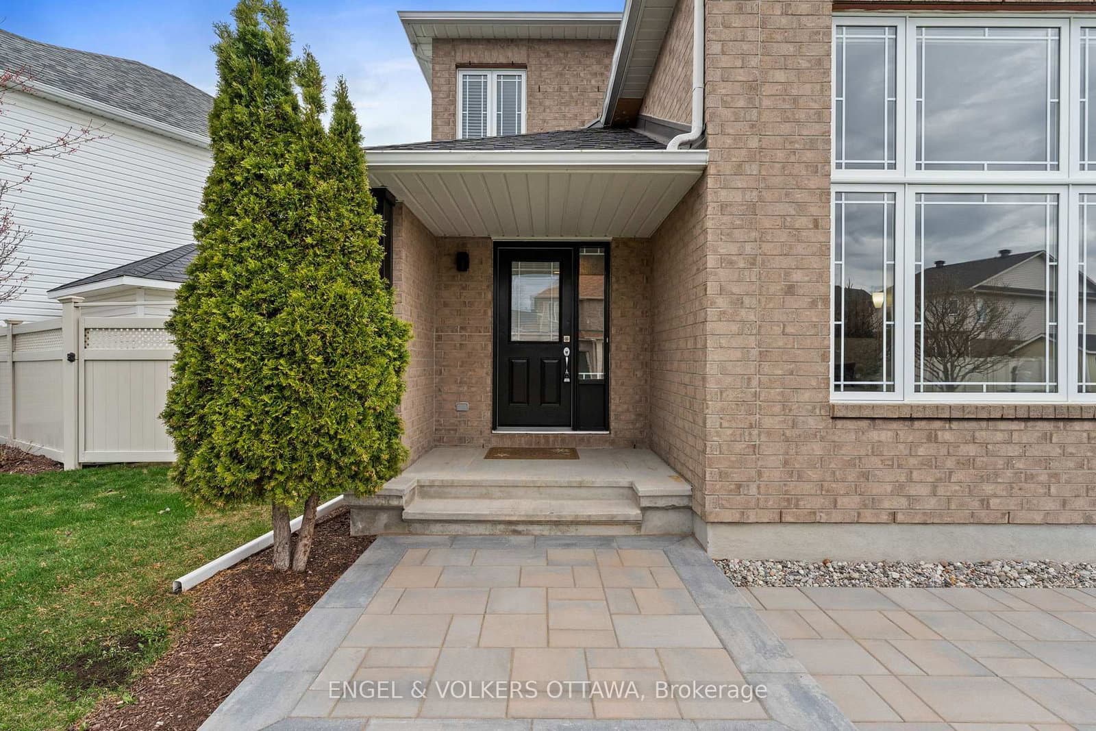 310 Sarabella Street, Ottawa, ON — photo 2