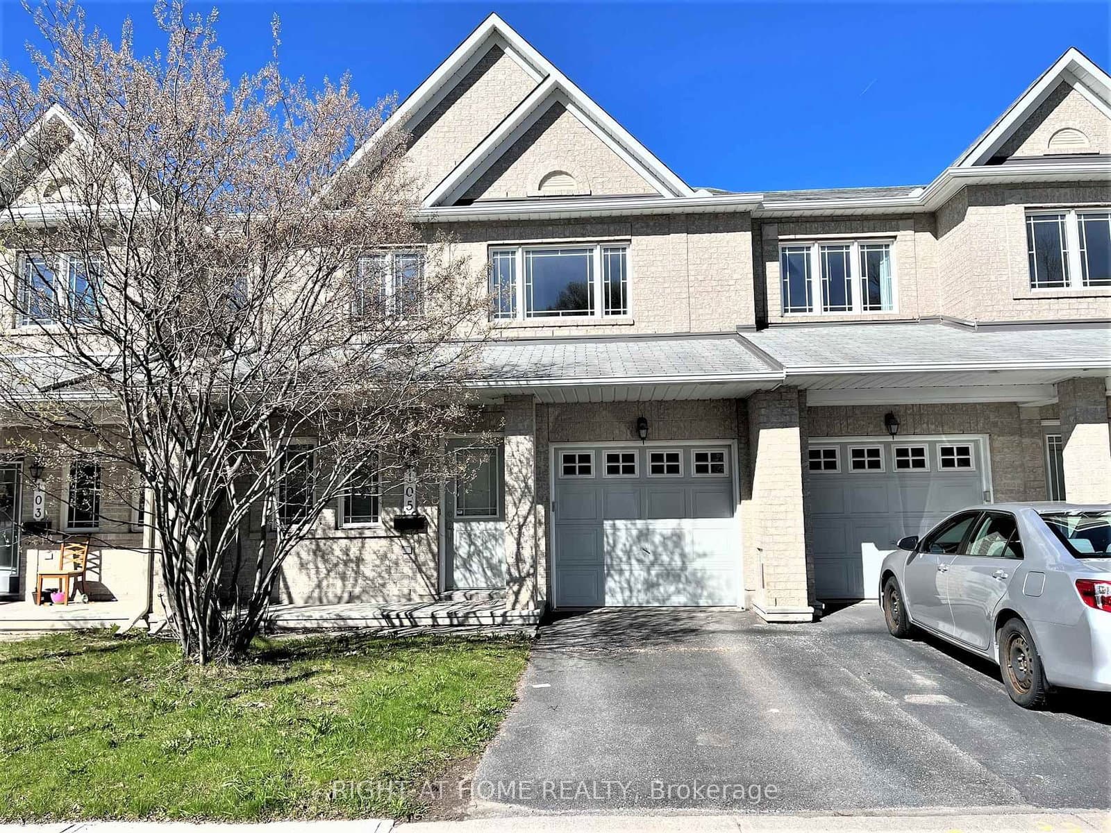 105 TACOM Circle, Ottawa, ON