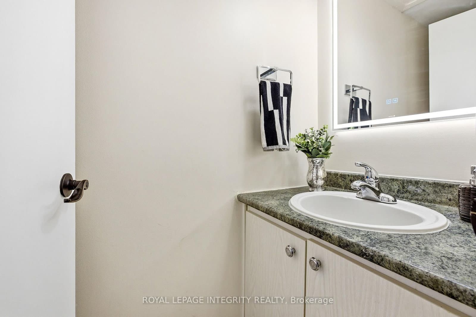 33 - 3205 Uplands Drive, Ottawa, ON — photo 3