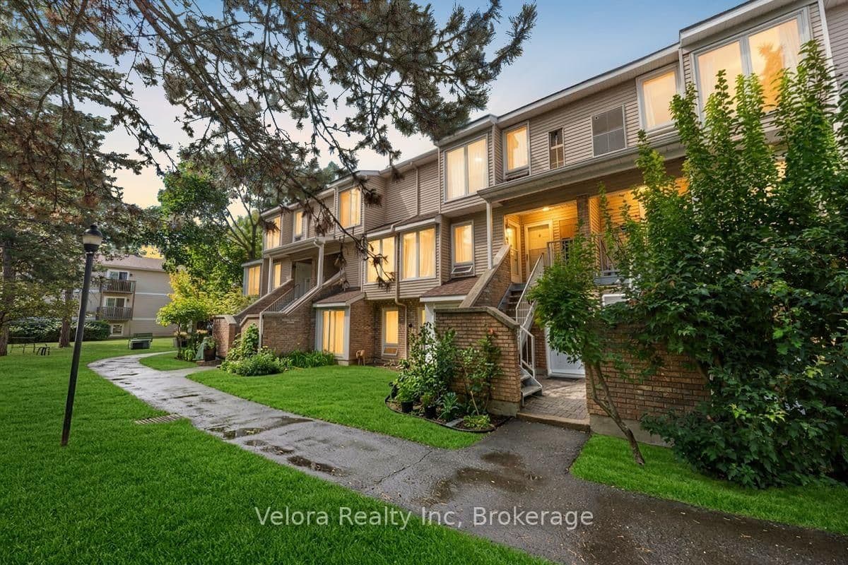 8A Shehyn Lane, Ottawa, ON