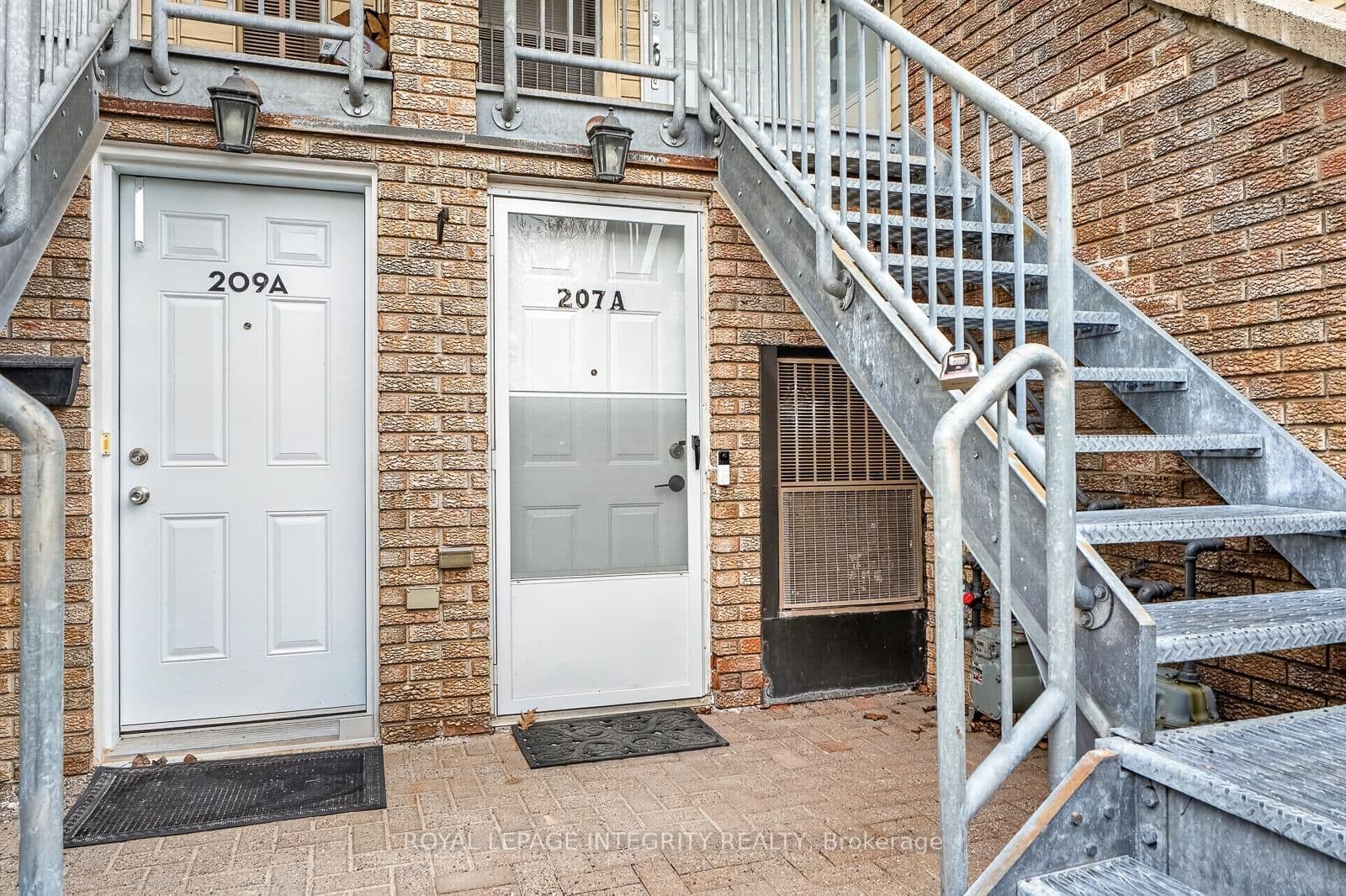 A - 207 Woodfield Drive, Ottawa, ON — photo 2