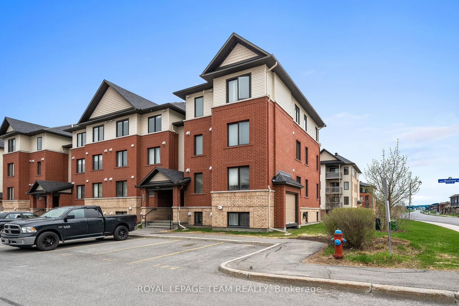 6 - 215 Bluestone Private, Ottawa, ON