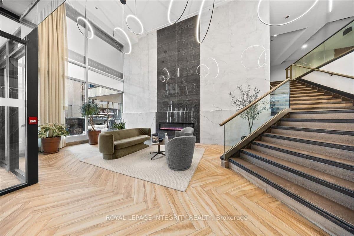 909 - 161 Laurier Avenue, Ottawa, ON — photo 2