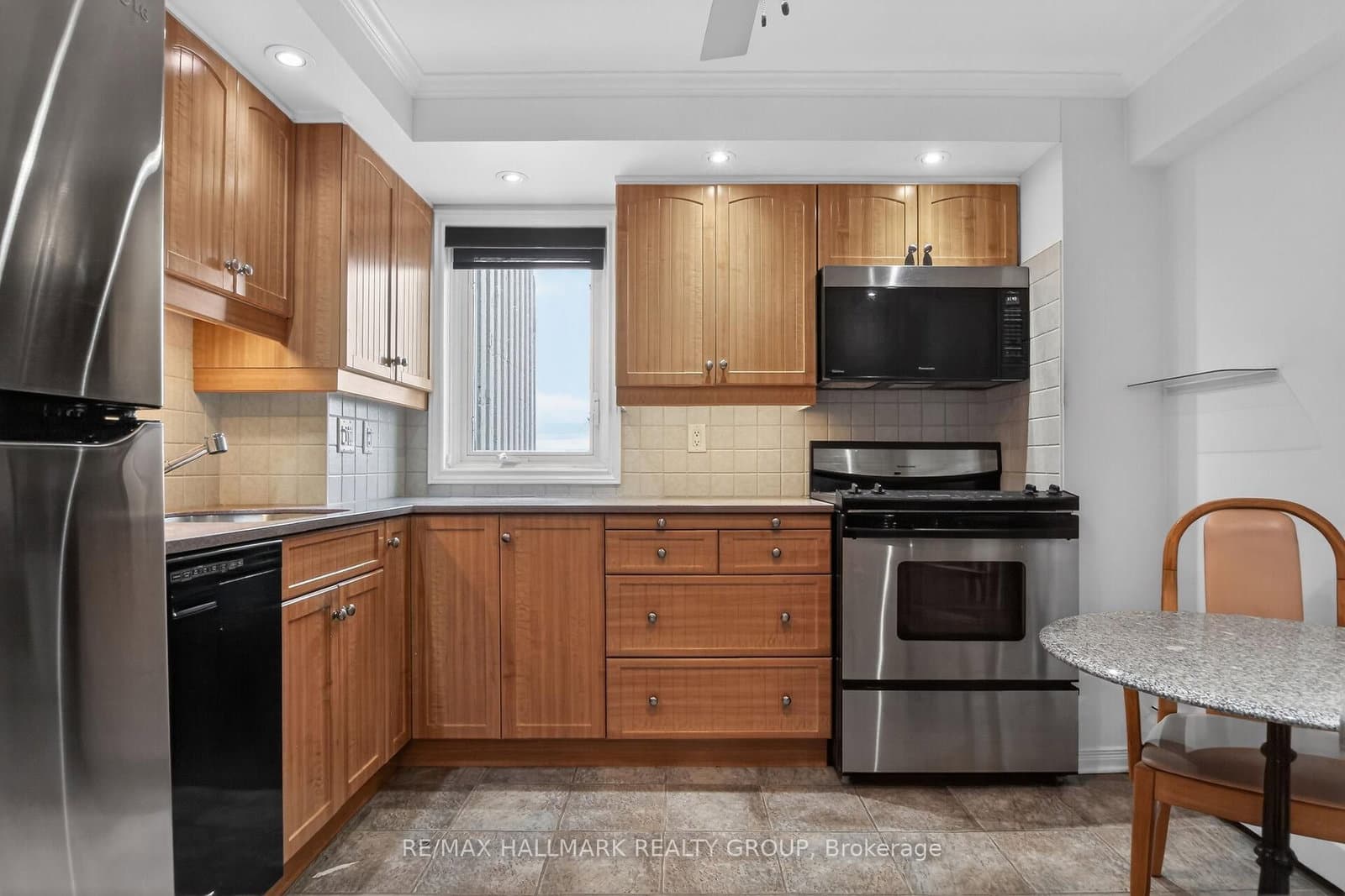 1210 - 1081 Ambleside Drive, Ottawa, ON — photo 3