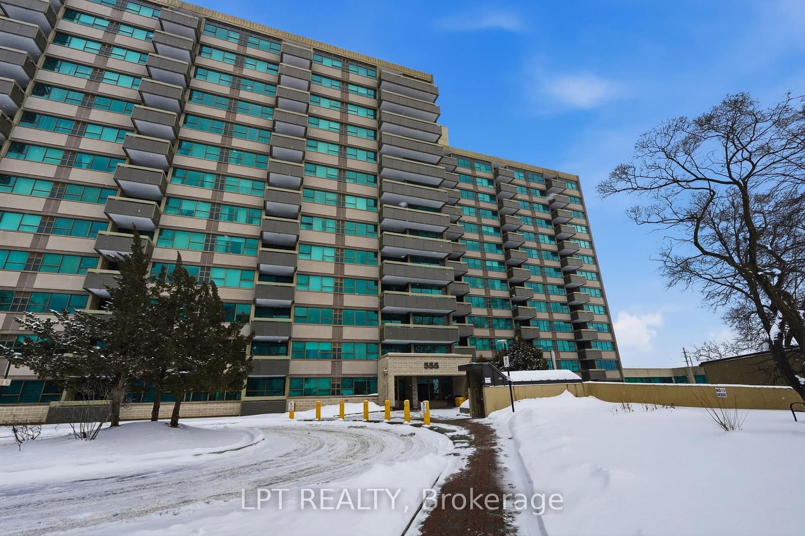 1112 - 555 Brittany Drive, Ottawa, ON — photo 2