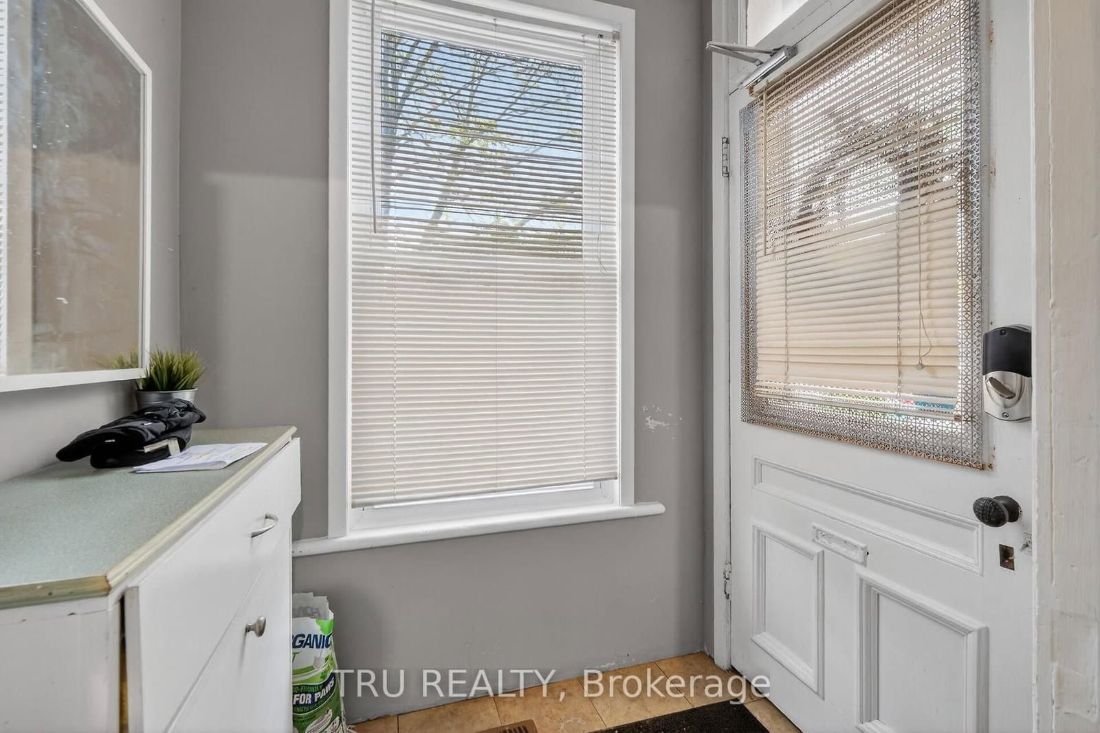 84 James Street, Ottawa, ON — photo 2
