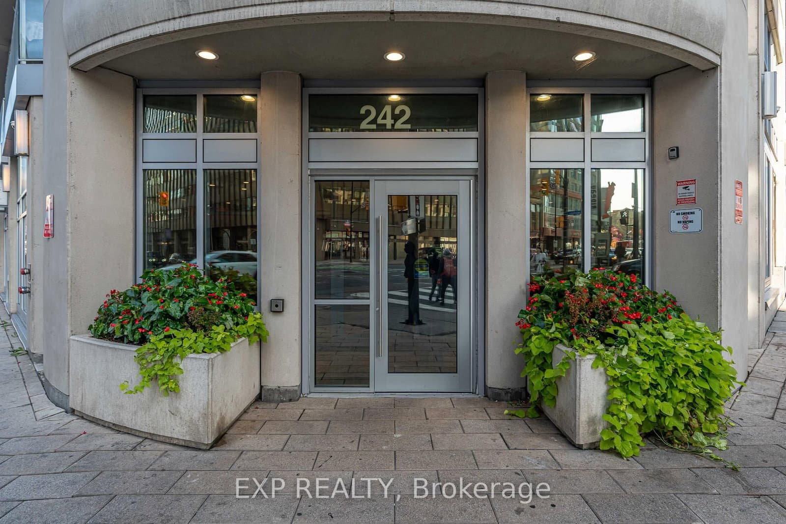 2308 - 242 RIDEAU Street, Ottawa, ON — photo 2