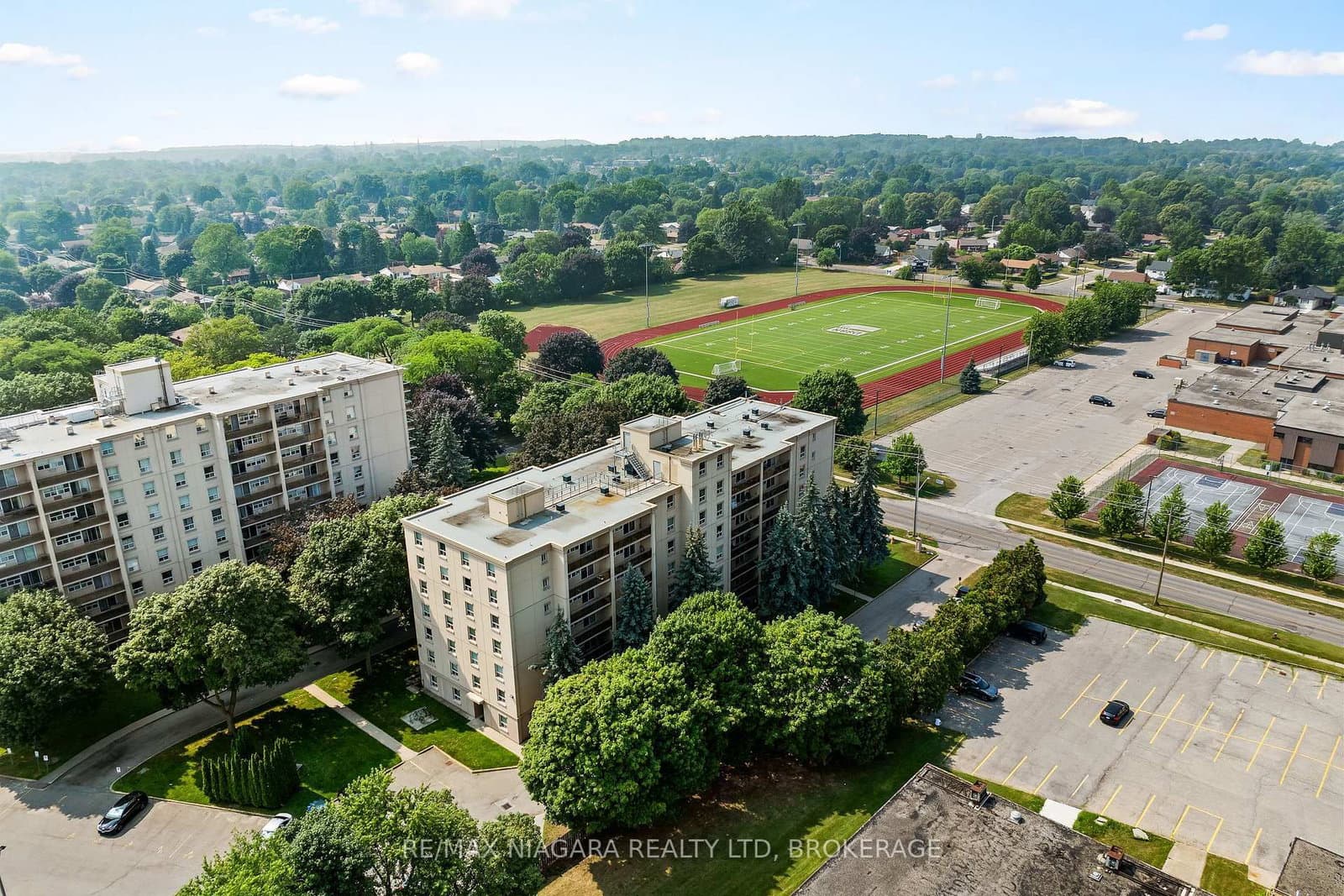 205 - 6390 Huggins Street, Niagara Falls, ON — photo 2