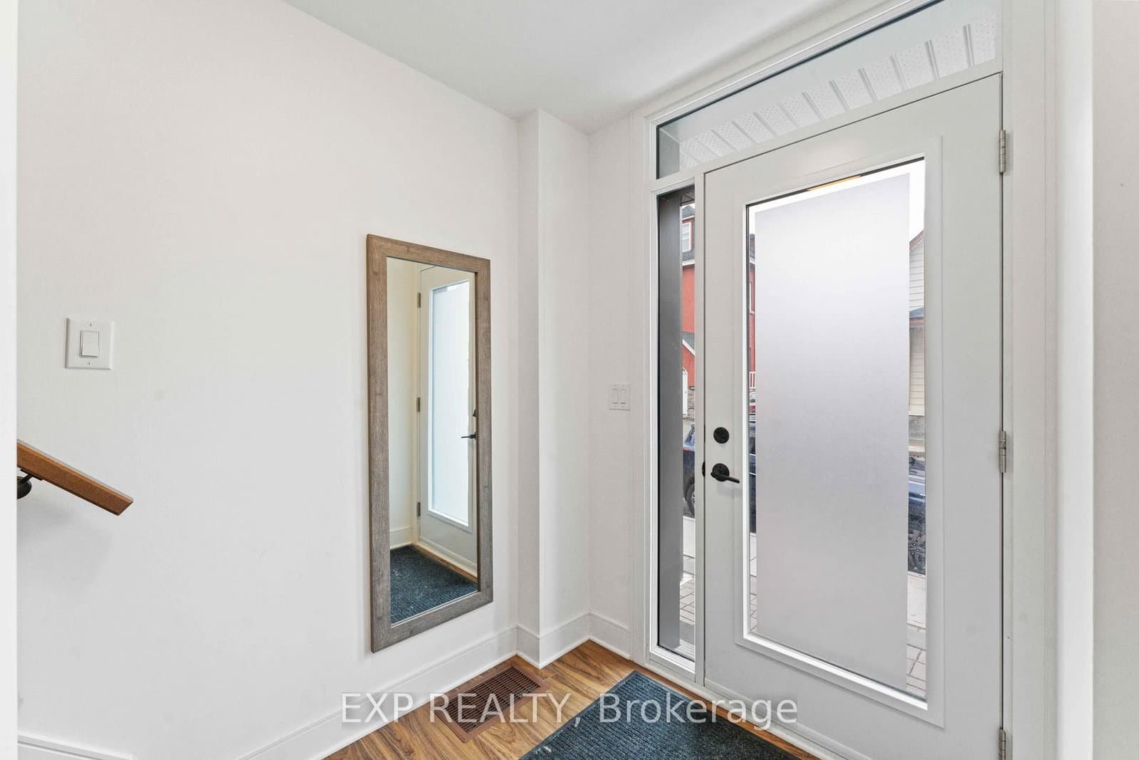 9 Anderson Street, Ottawa, ON — photo 2