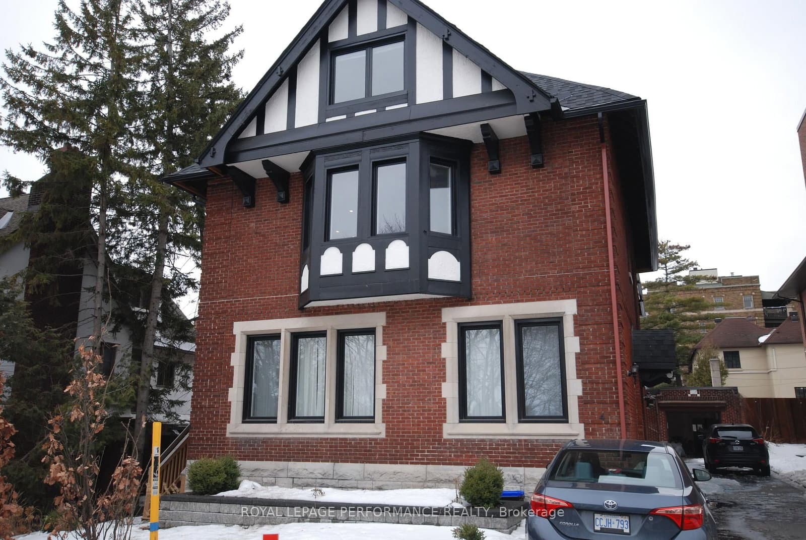 4 RANGE Road, Ottawa, ON — photo 2