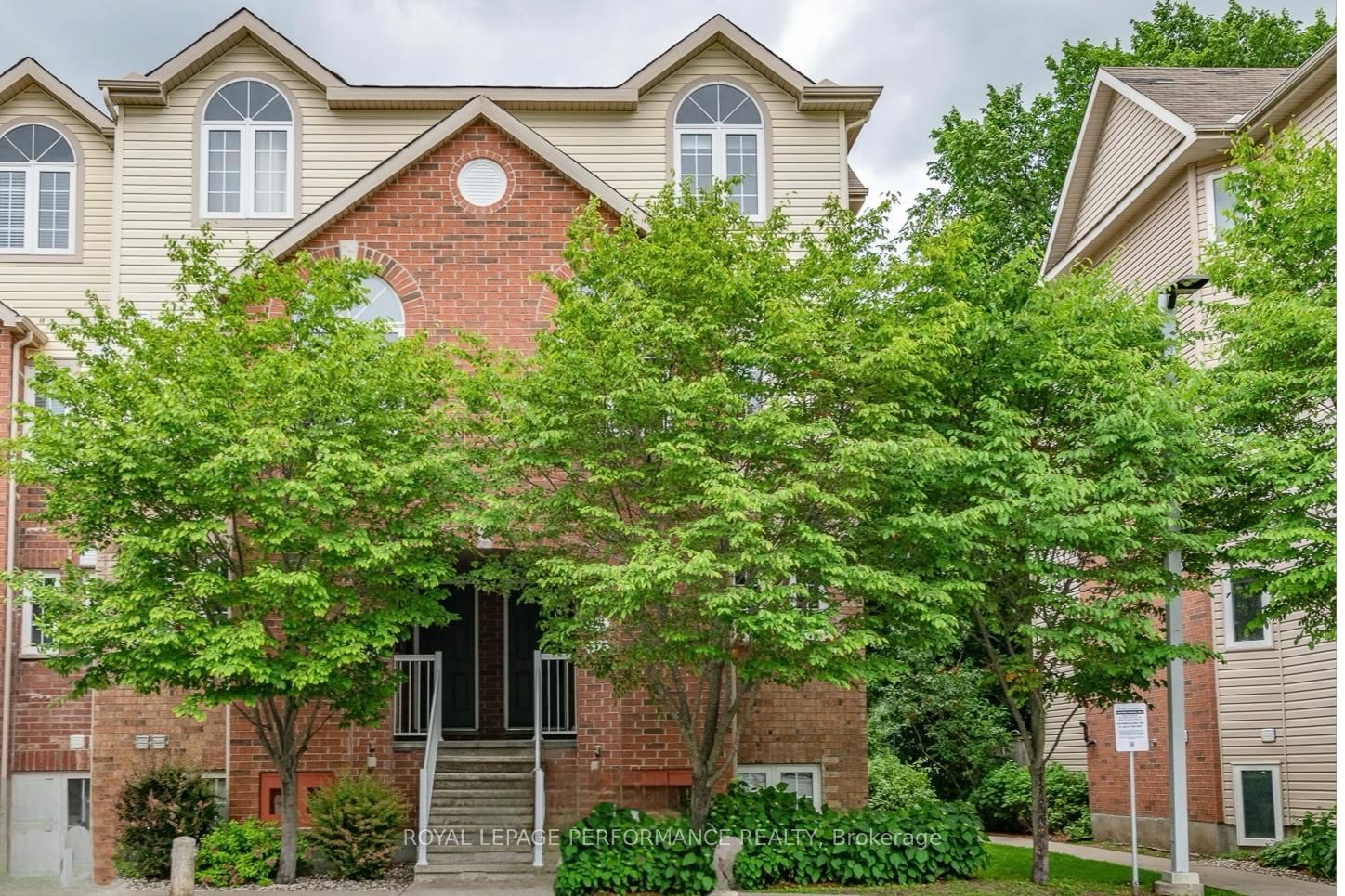 111 Steele Park Private, Ottawa, ON