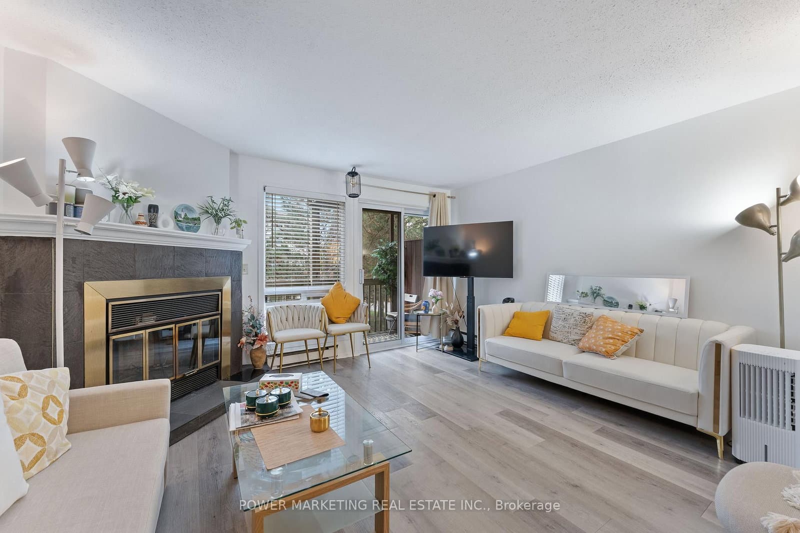 B - 6702 Jeanne D'arc Boulevard, Ottawa, ON — photo 3