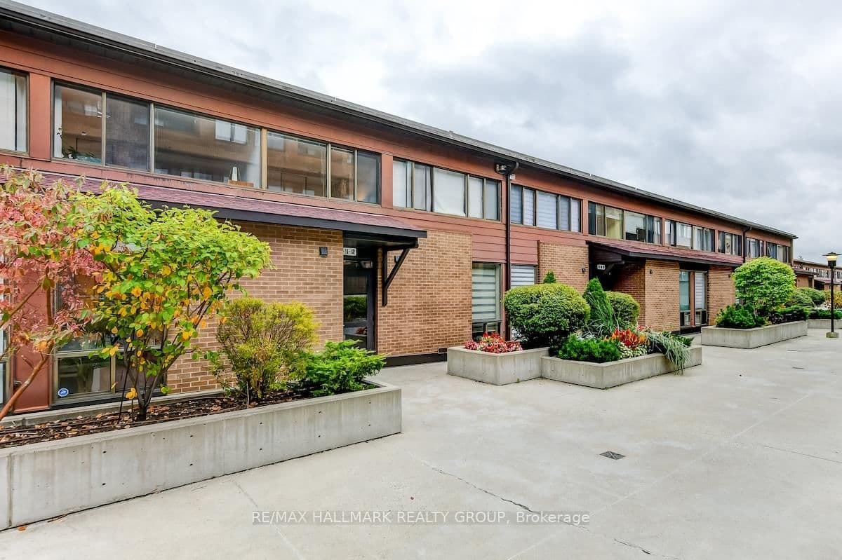 4 - 525 St Laurent Boulevard, Ottawa, ON