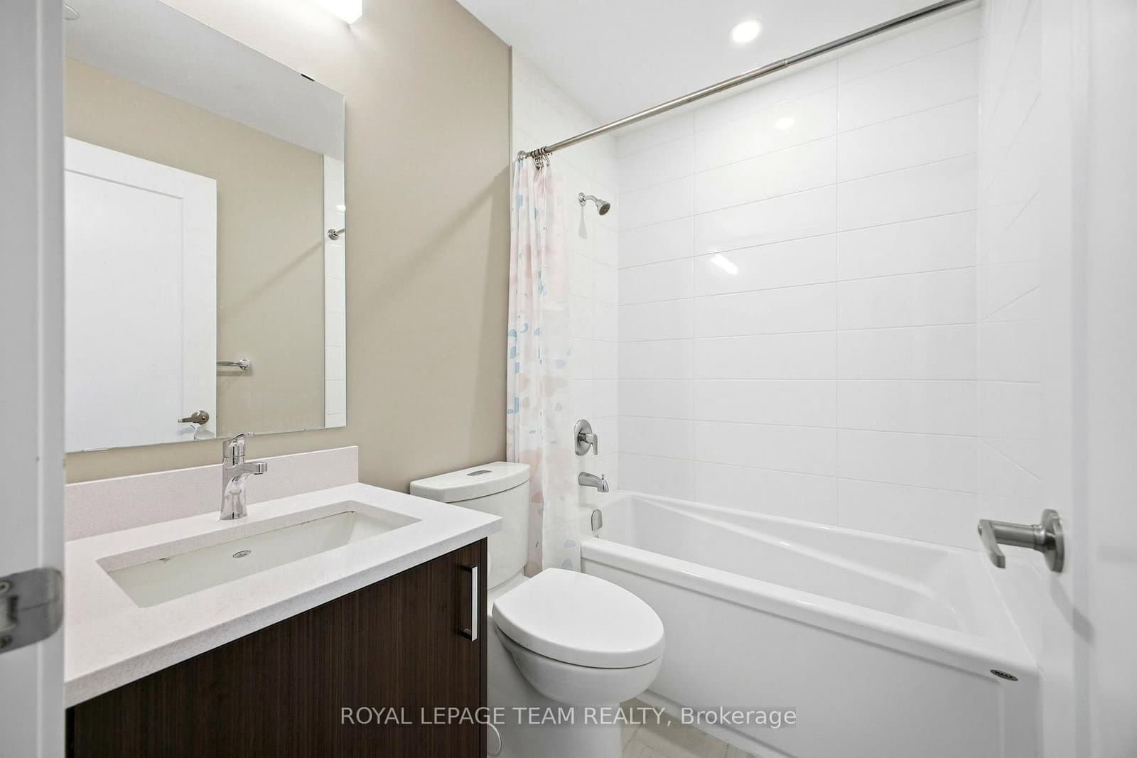 209 - 360 Deschatelets Avenue, Ottawa, ON — photo 2