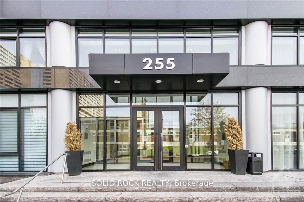 213 - 255 Bay Street, Ottawa, ON
