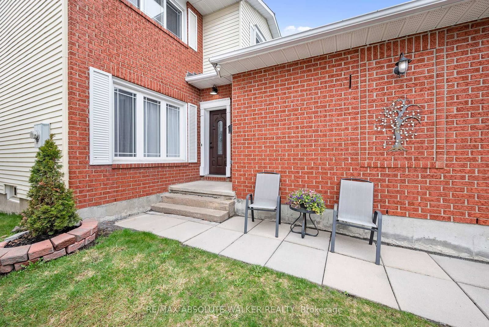 2061 Legrand Crescent, Ottawa, ON — photo 2