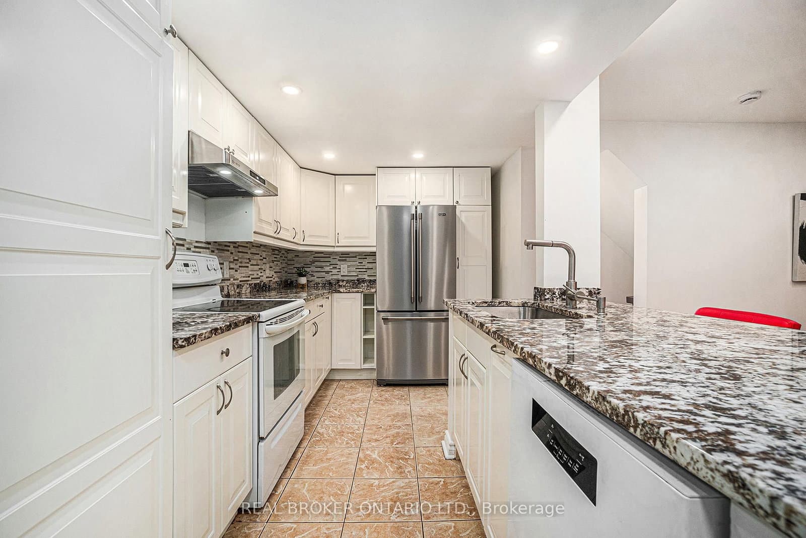 5 - 1204 Shillington Avenue, Ottawa, ON — photo 2