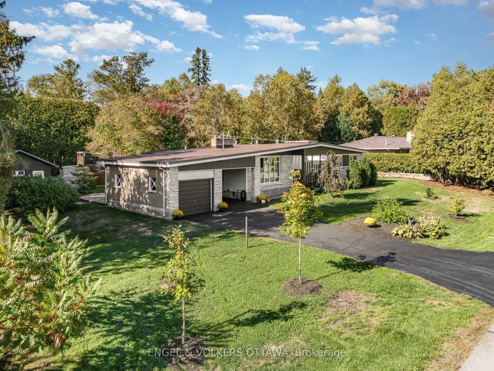 121 Grenfell Crescent, Nepean, ON