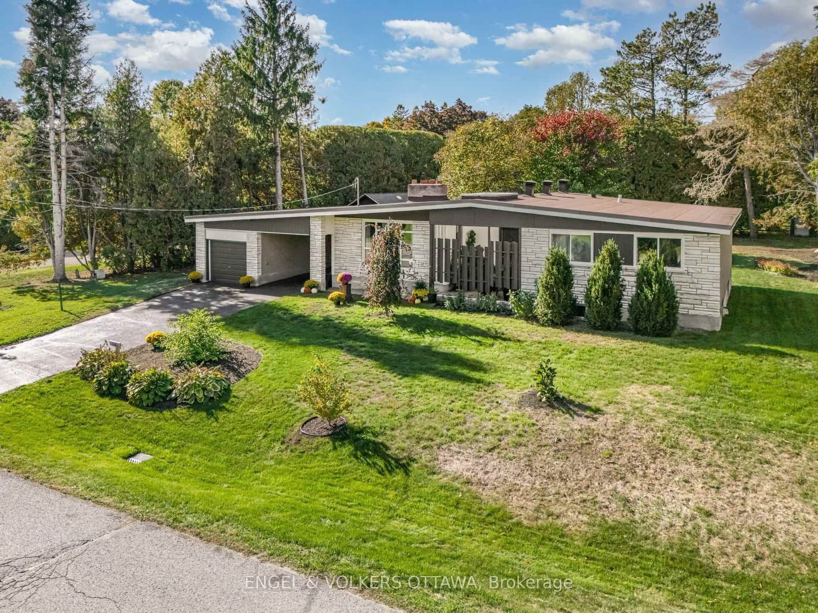 121 Grenfell Crescent, Nepean, ON — photo 2