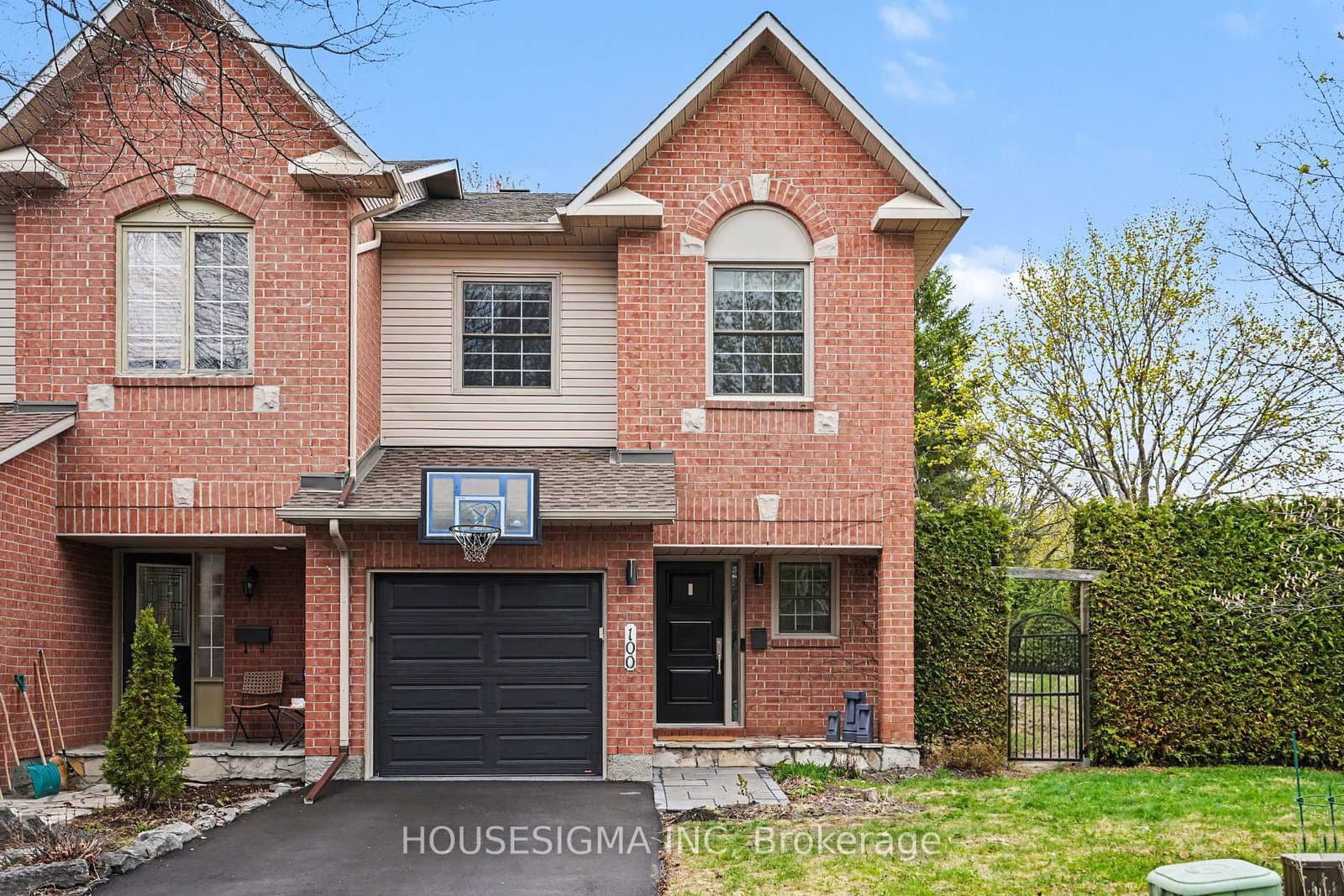 100 Flowertree Crescent, Ottawa, ON — photo 2