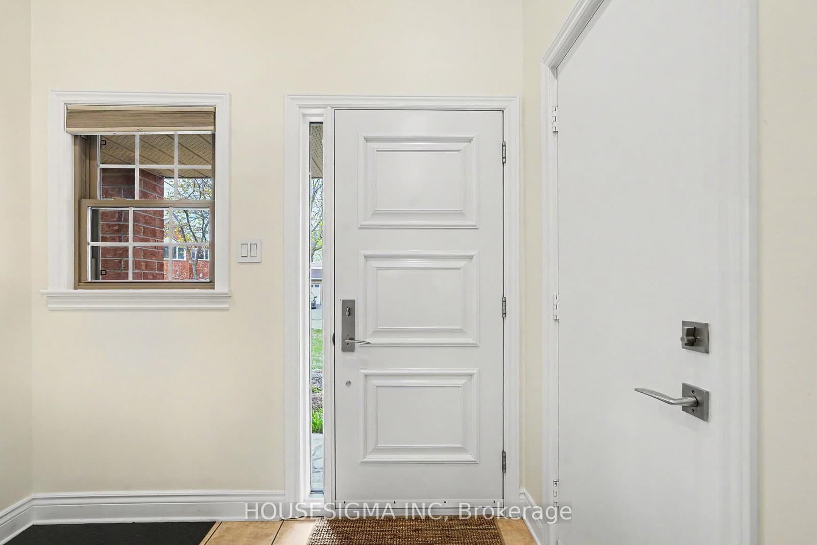 100 Flowertree Crescent, Ottawa, ON — photo 3