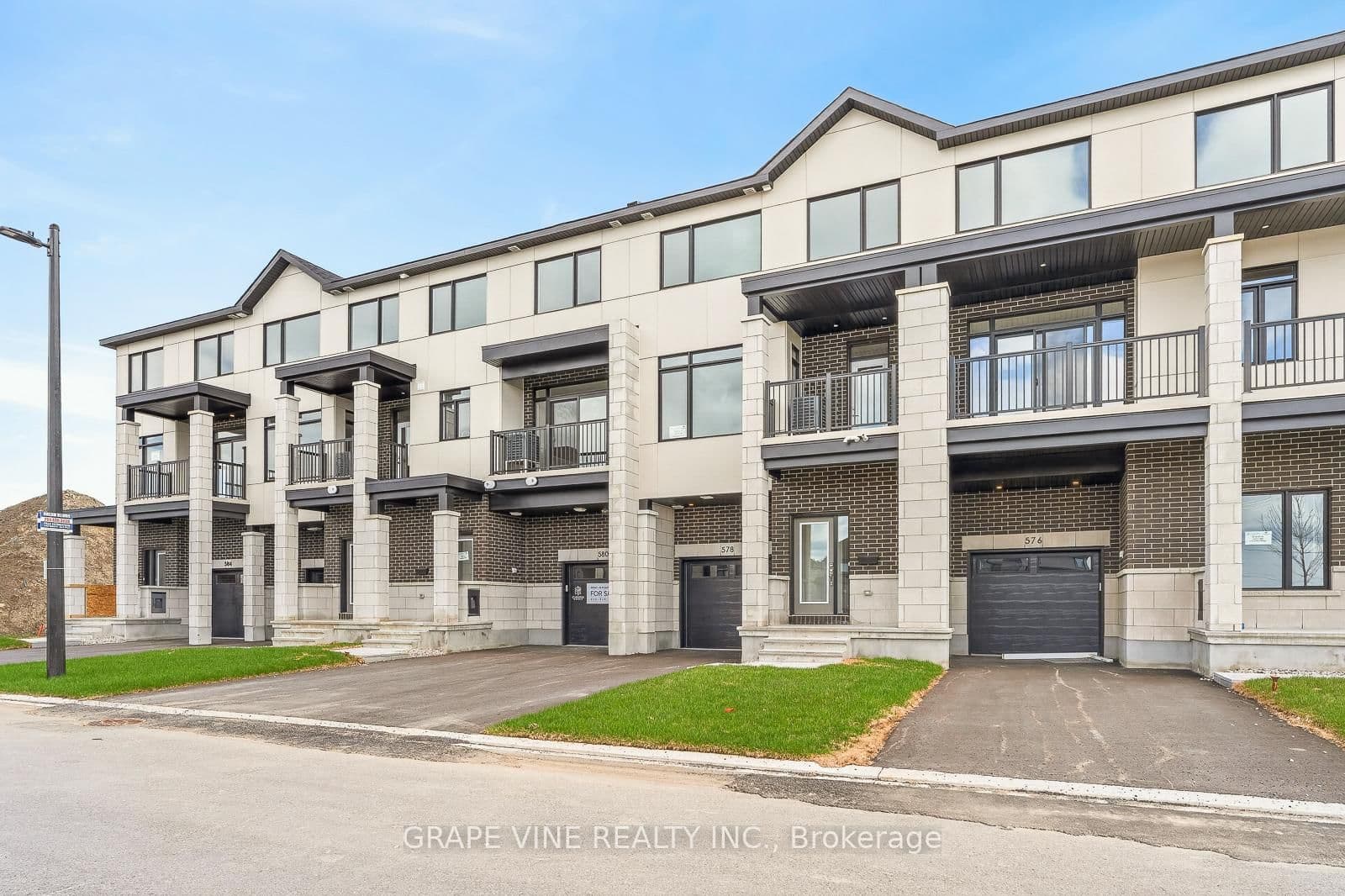 578 Arbia Ridge, Kanata, ON — photo 2