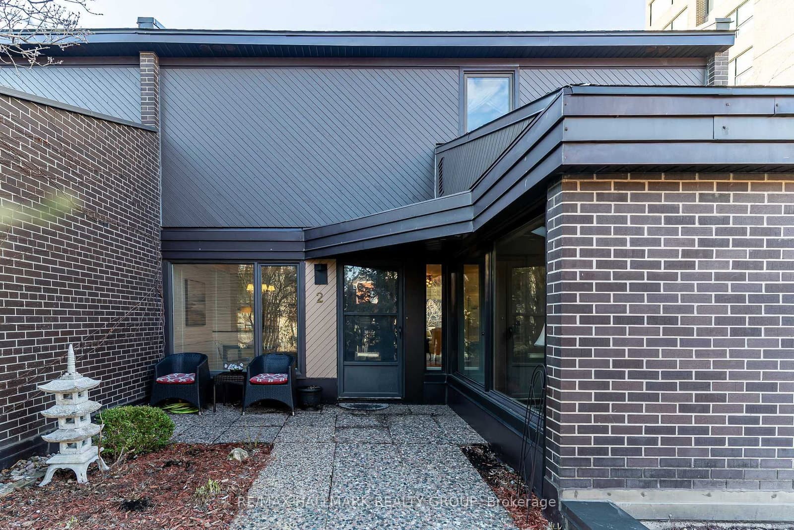 TH2 - 300 Queen Elizabeth Drive, Ottawa, ON — photo 3