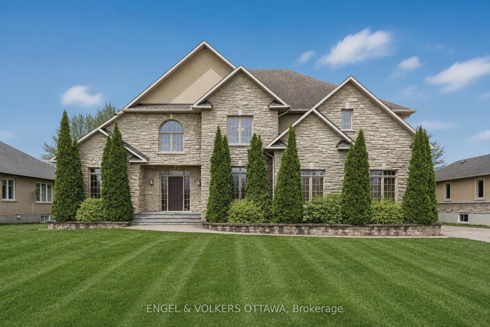 6842 South Village Drive, Greely, ON