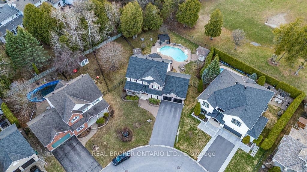 32 Feldspar Crescent, Stittsville, ON — photo 2