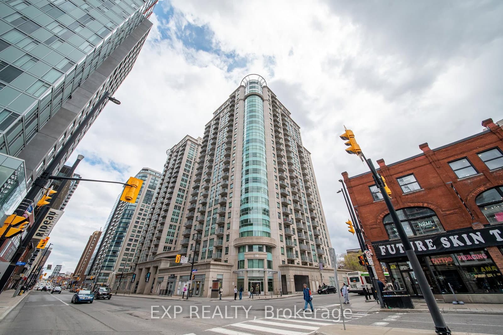 2008 - 200 Rideau Street, Ottawa, ON