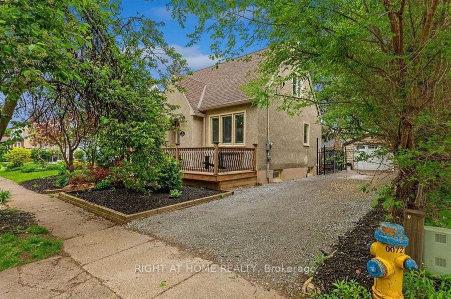 2 Columbia Street, St. Catharines, ON — photo 2