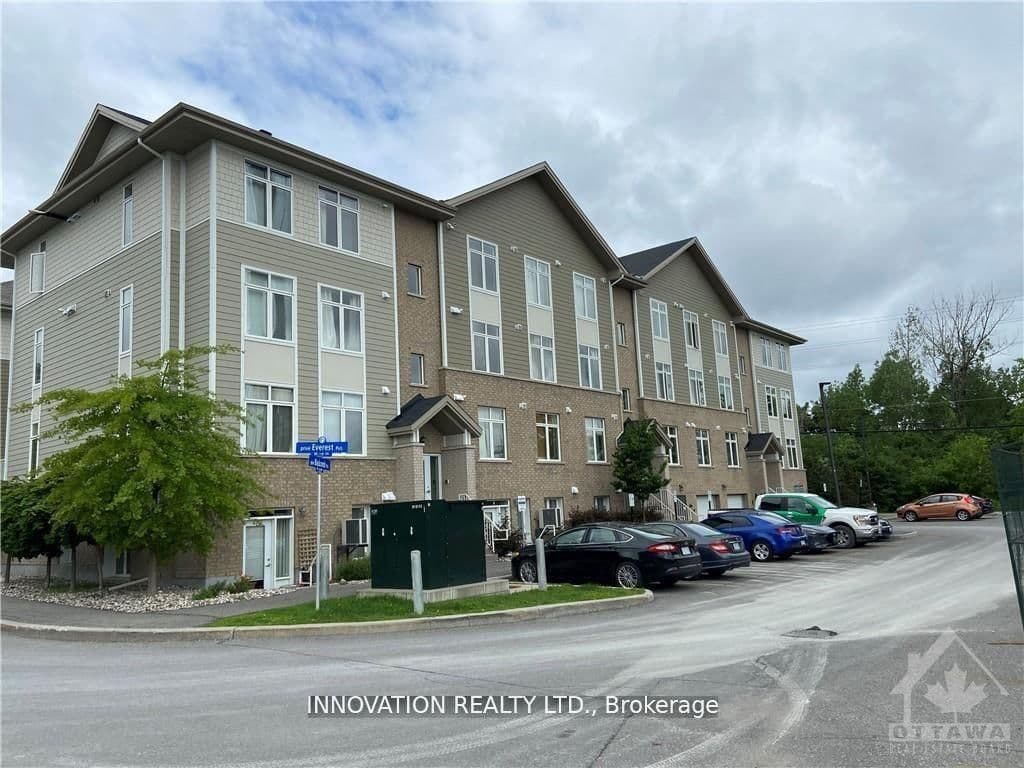 C - 857 BLACKCOMB Private, Ottawa, ON — photo 2