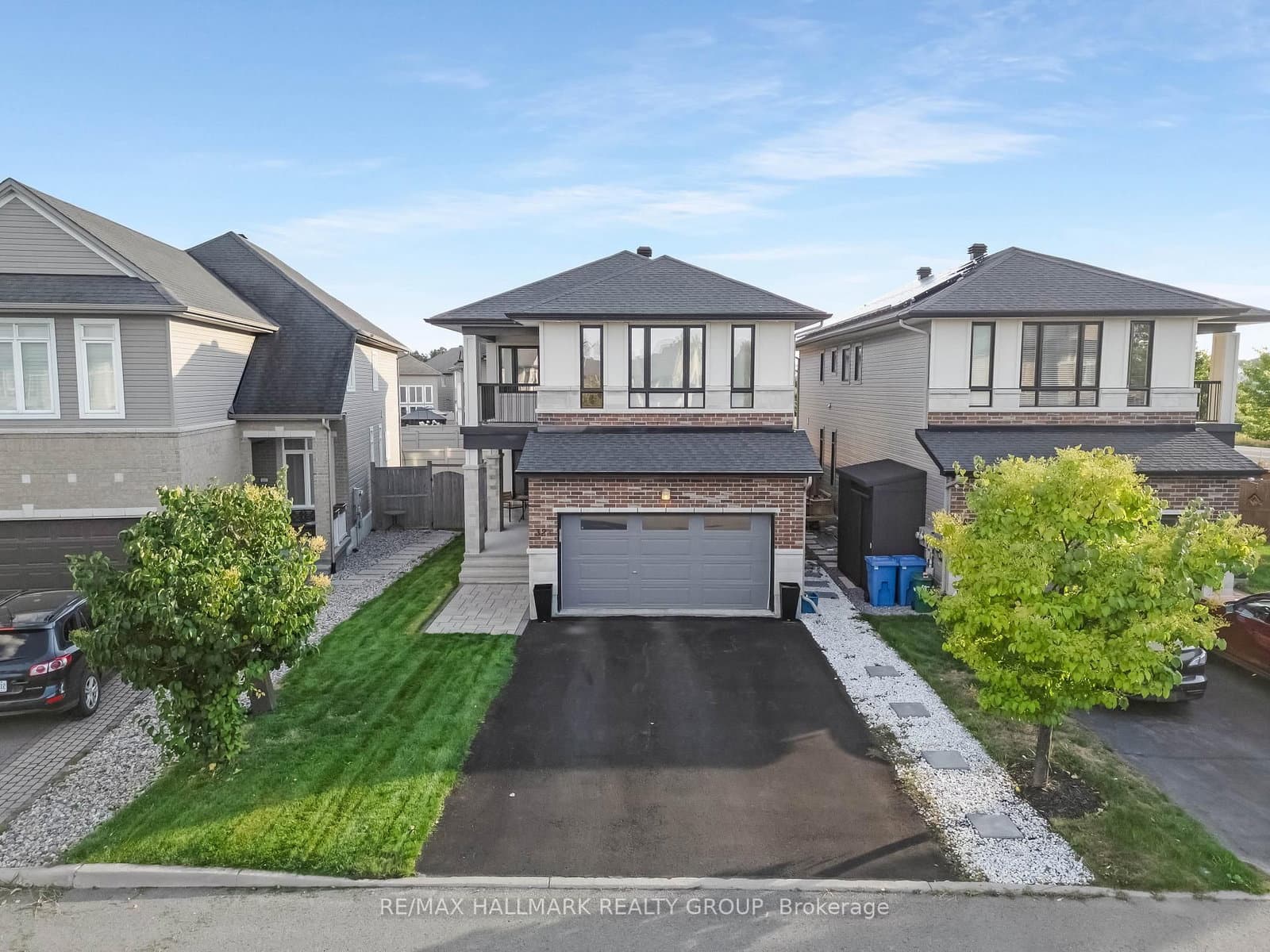 327 BALLINVILLE Circle, Ottawa, ON — photo 2