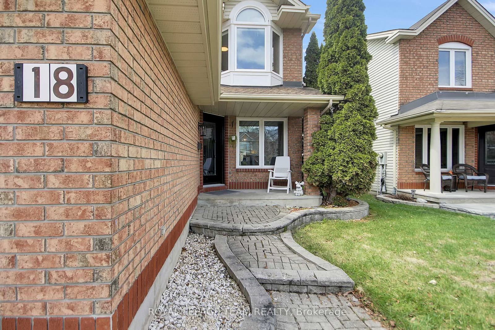18 Longshire Circle, Ottawa, ON — photo 2