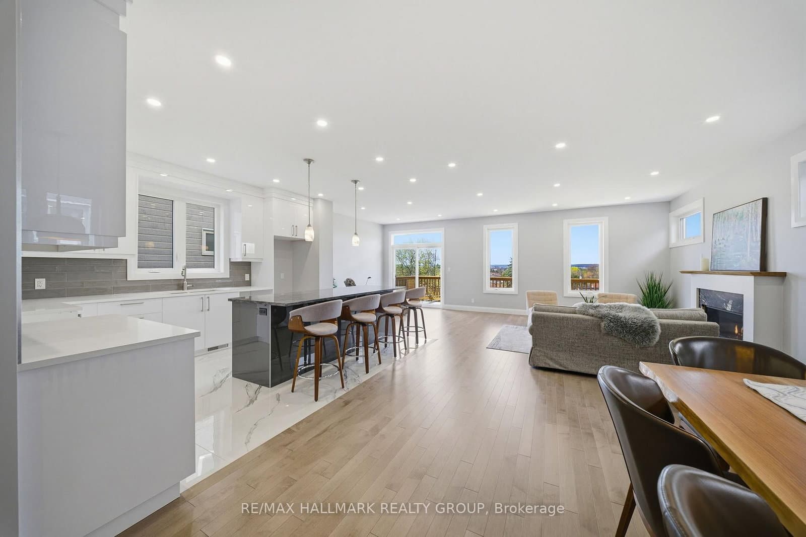 6933 Notre Dame Street, Ottawa, ON
