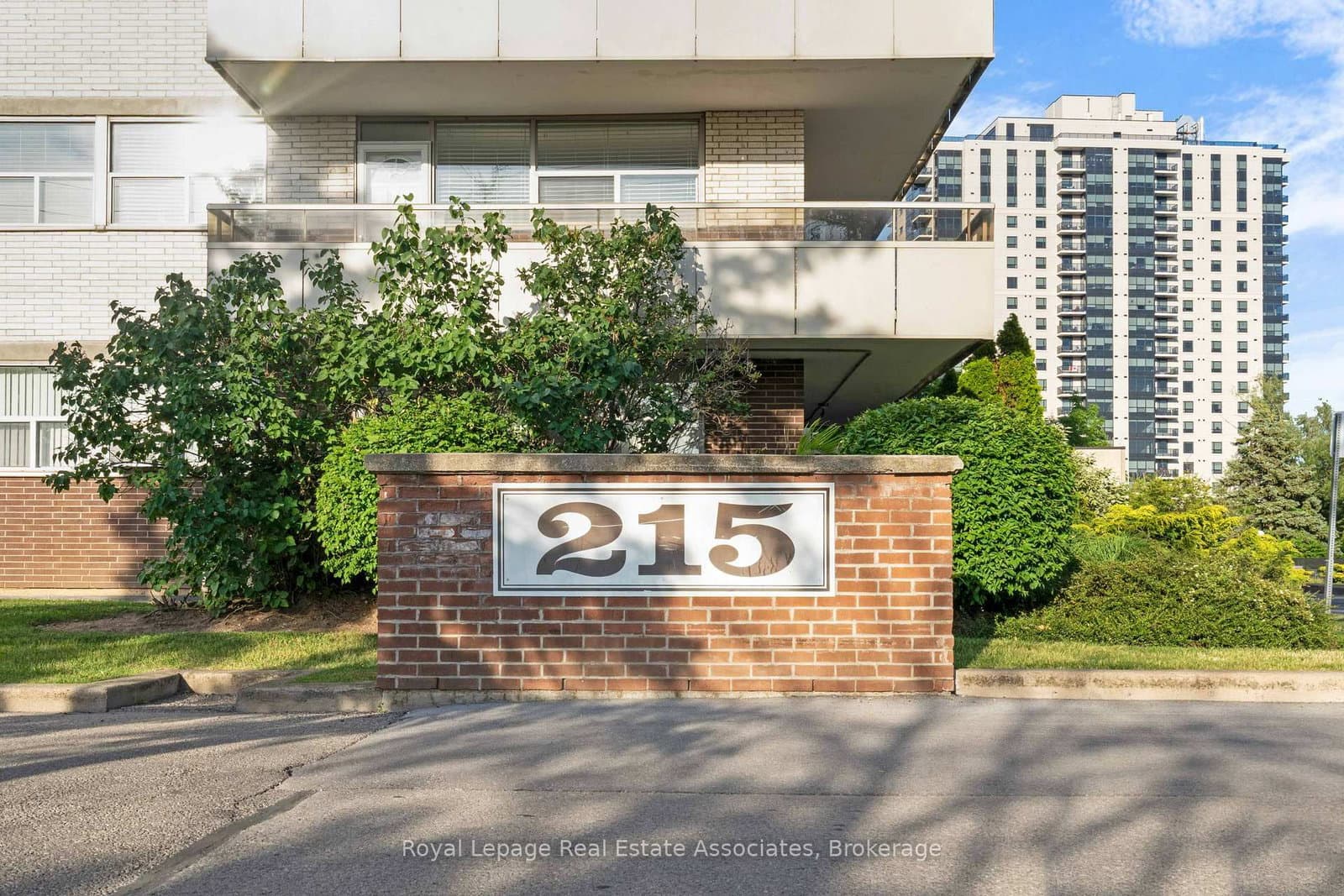 1204 - 215 Glenridge Avenue, St. Catharines, ON — photo 3
