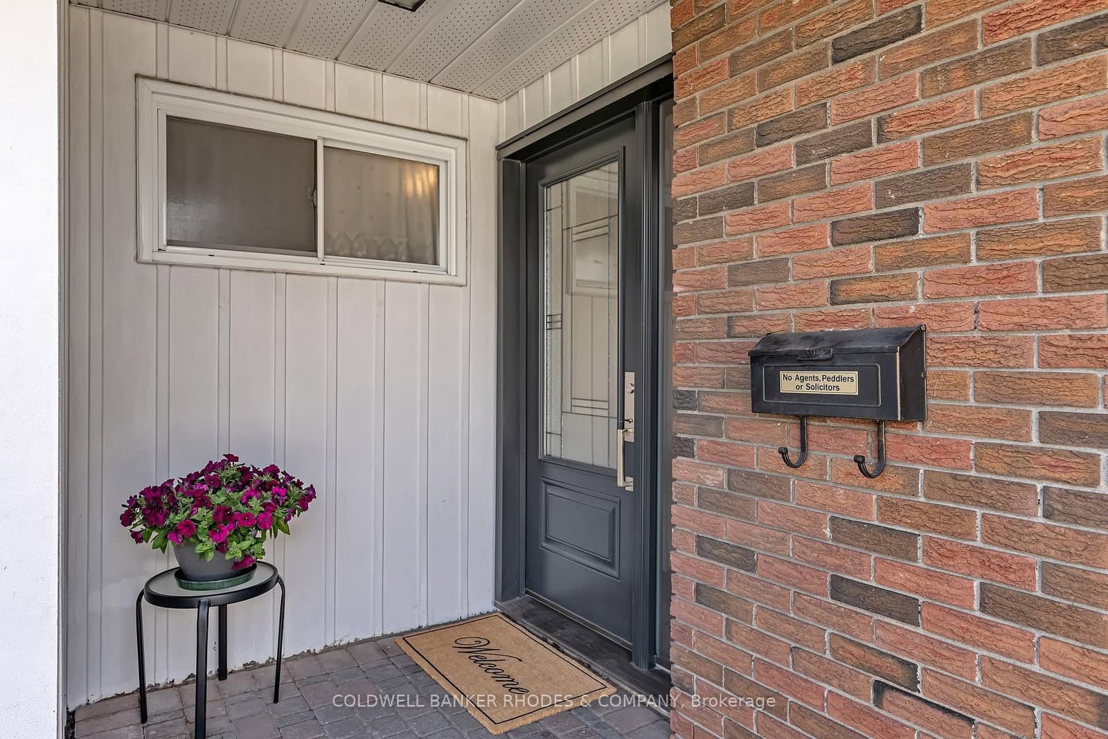 2047 Woodglen Crescent, Ottawa, ON — photo 2