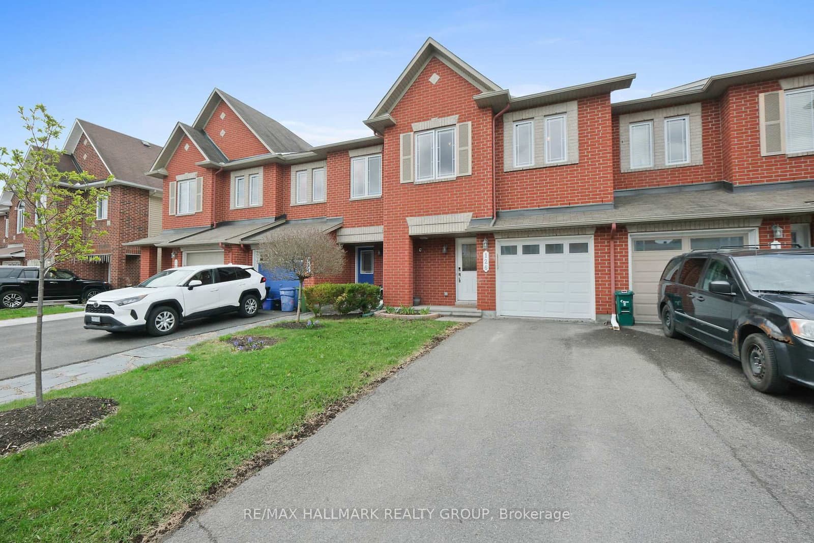 126 Silvermoon Crescent, Ottawa, ON — photo 2