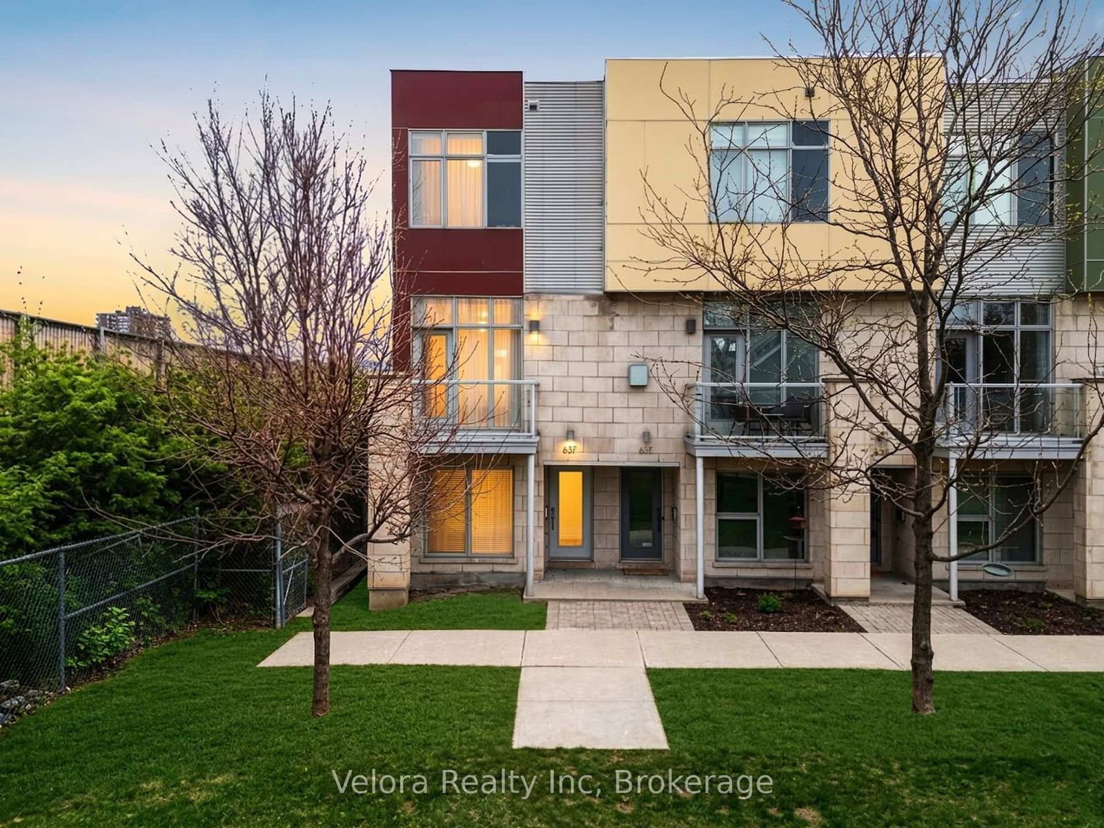 63F Young Street, Ottawa, ON