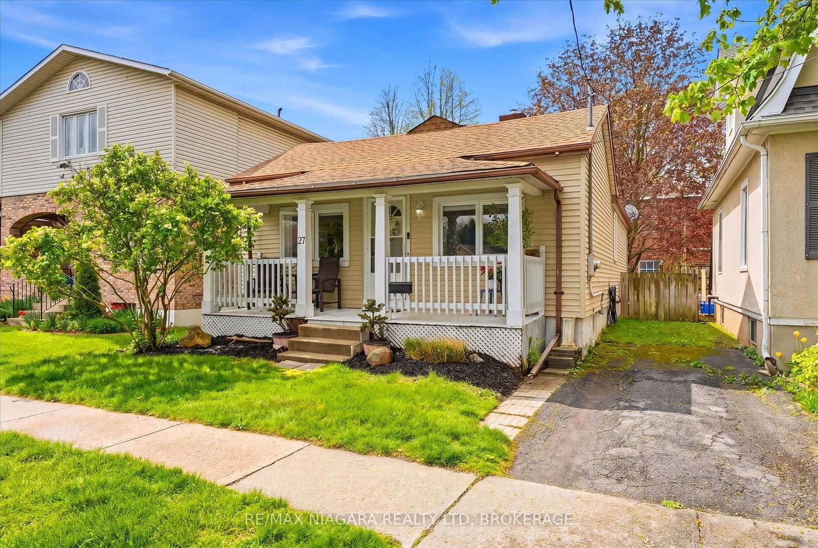 27 Wiley Street, St. Catharines, ON — photo 2