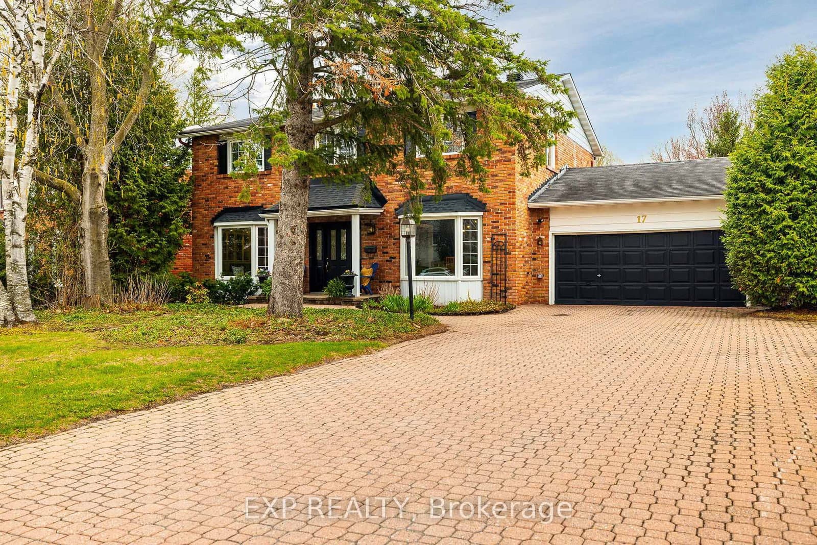 17 Erinlea Court, Nepean, ON — photo 2