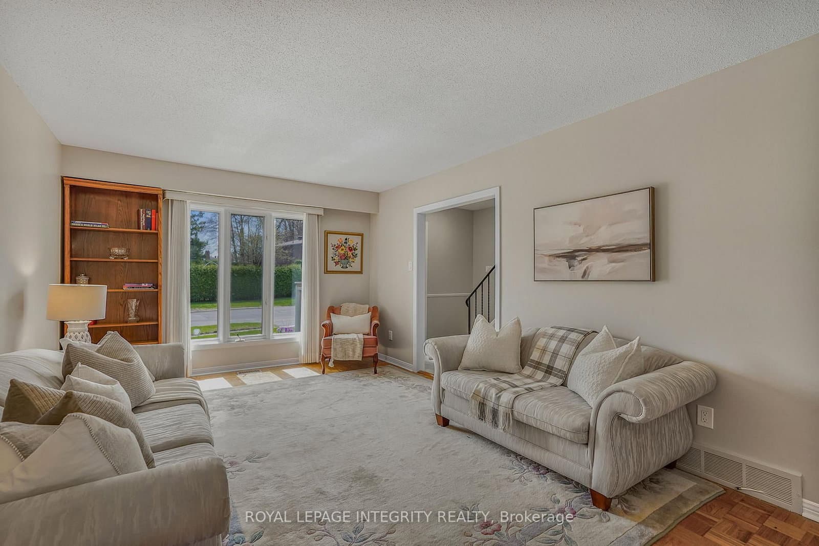 74 Valewood Crescent, Ottawa, ON — photo 2
