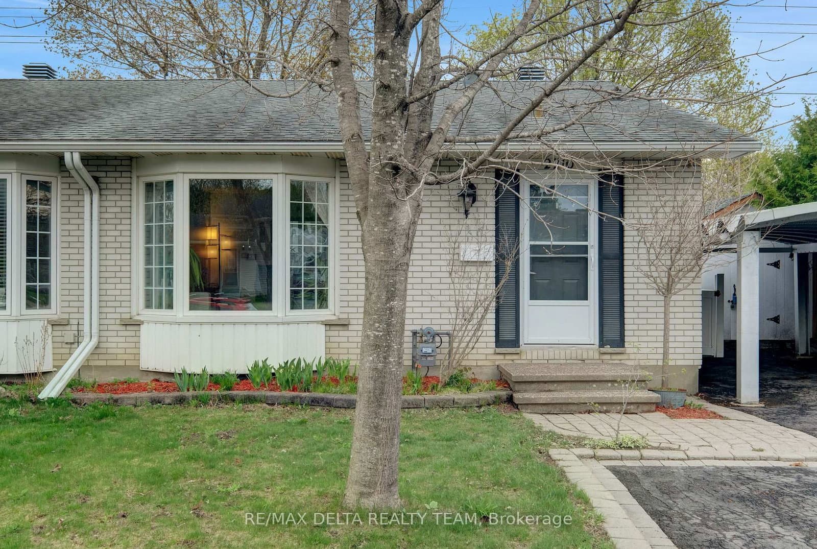 2210 Bickerton Avenue, Ottawa, ON — photo 2
