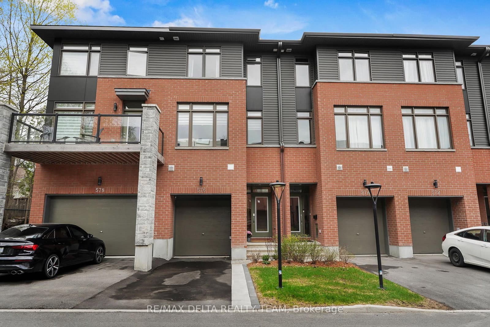 576 Halo Private, Ottawa, ON