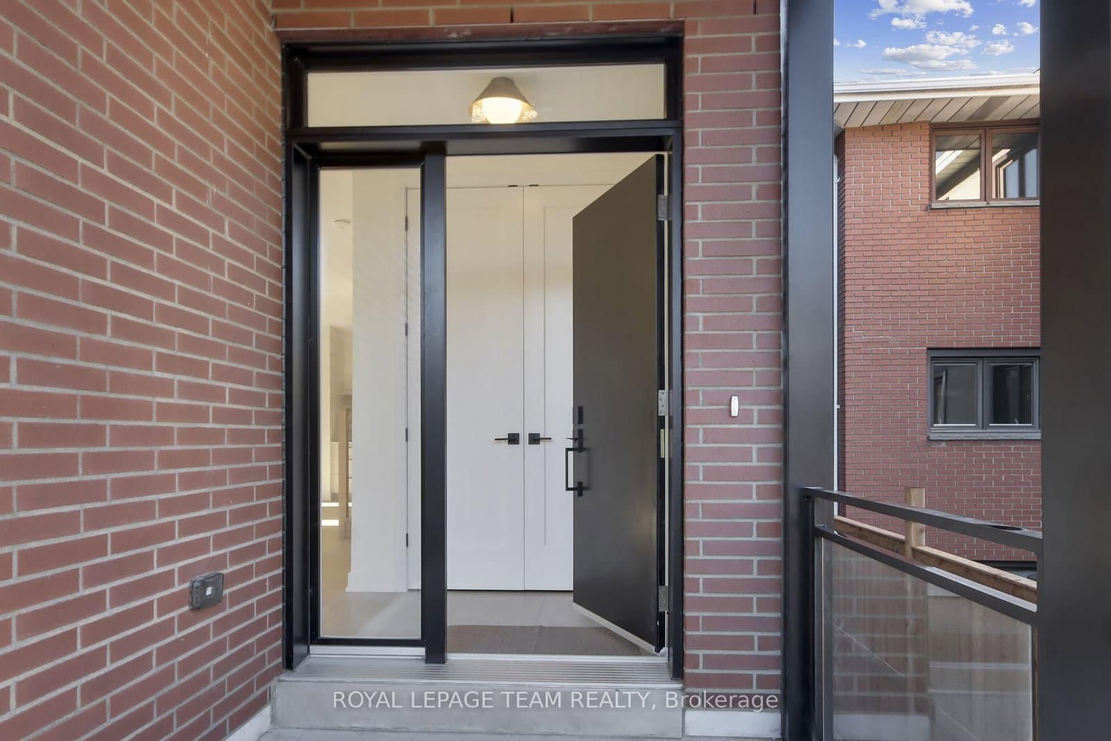 B/B2 - 241 Breezehill Avenue, Ottawa, ON — photo 3