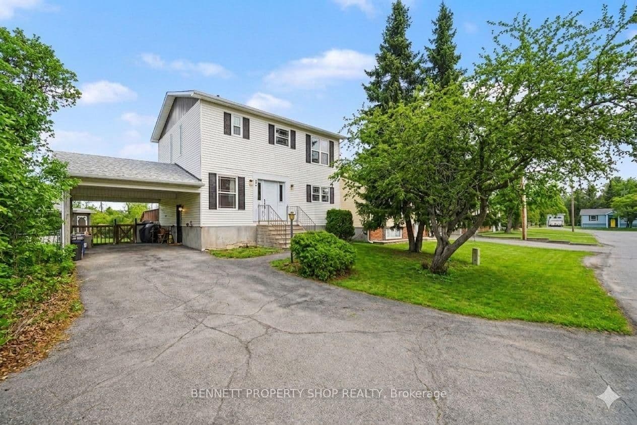 22 Poole Creek Crescent, Stittsville, ON