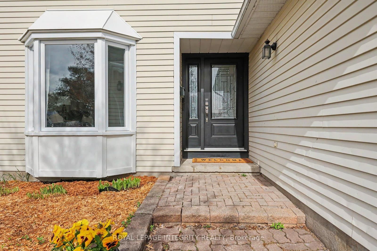 1138 St Germain Crescent, Ottawa, ON — photo 2