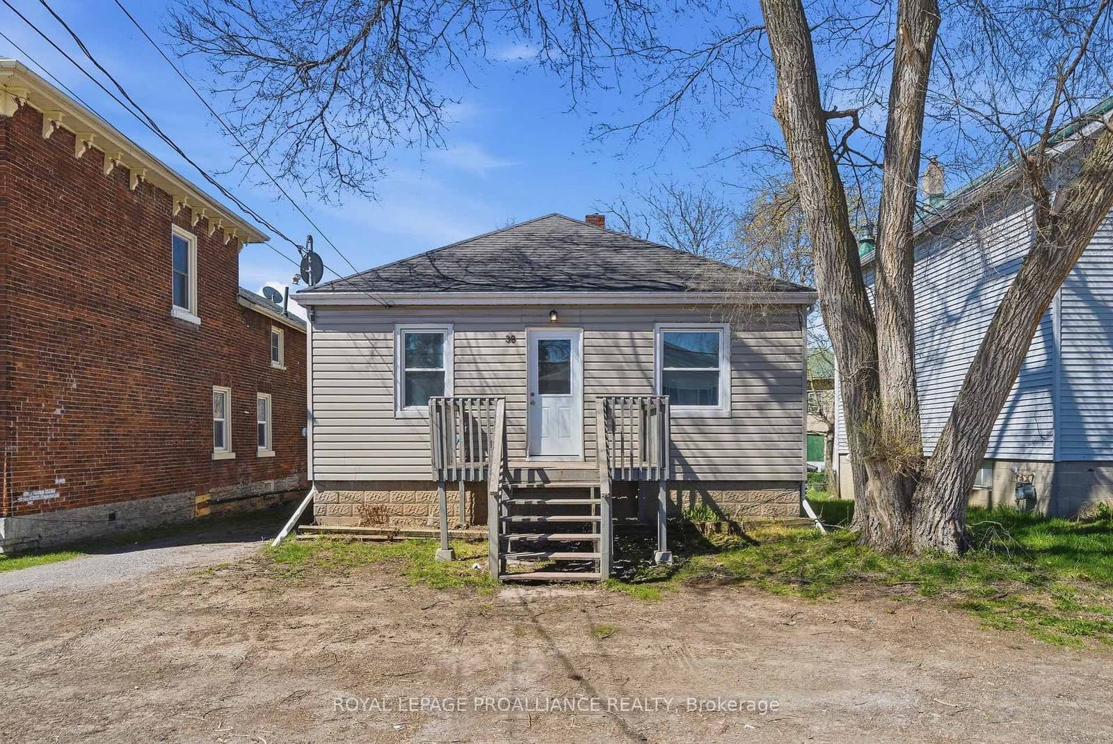 38 Oak Street, Belleville, ON