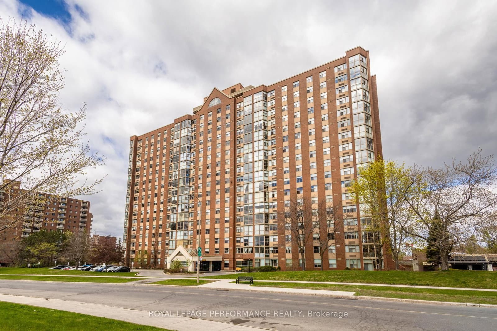 1606 - 2760 Carousel Crescent, Ottawa, ON