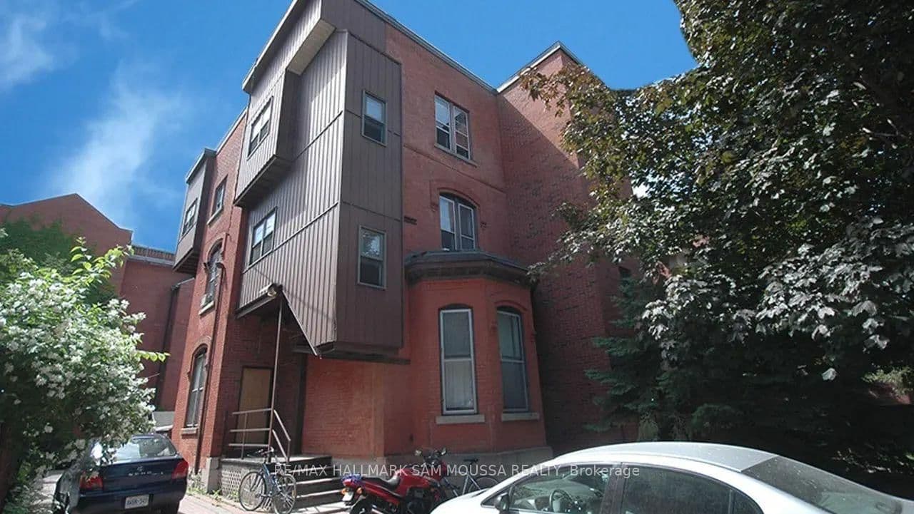 9 - 232 Cooper Street, Ottawa, ON